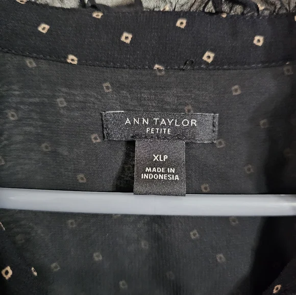 Ann Taylor Women XLP Blouse Black Poly Geometric Button Up Shirt Statement Retro - Picture 4 of 7